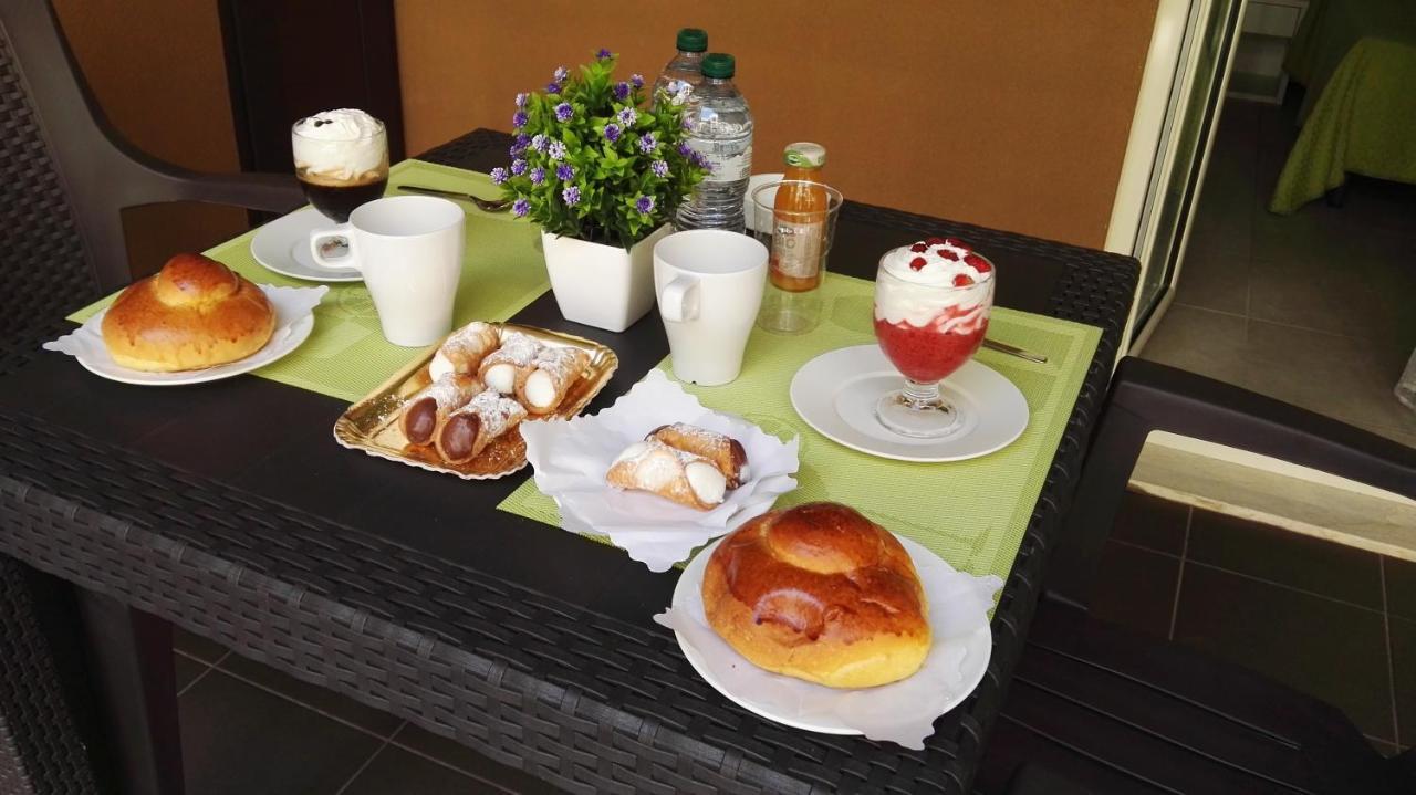 I Granai Messina Bed & Breakfast Bagian luar foto