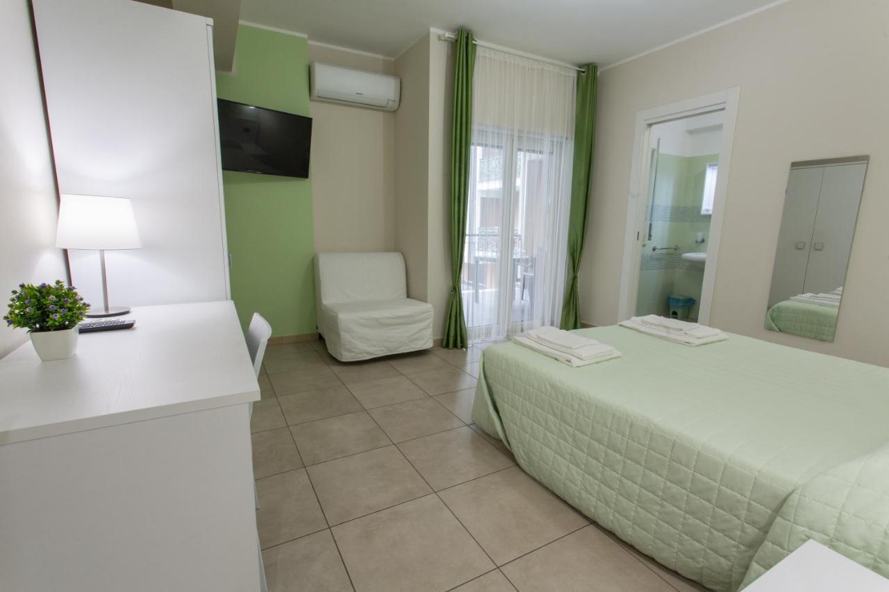 I Granai Messina Bed & Breakfast Bagian luar foto